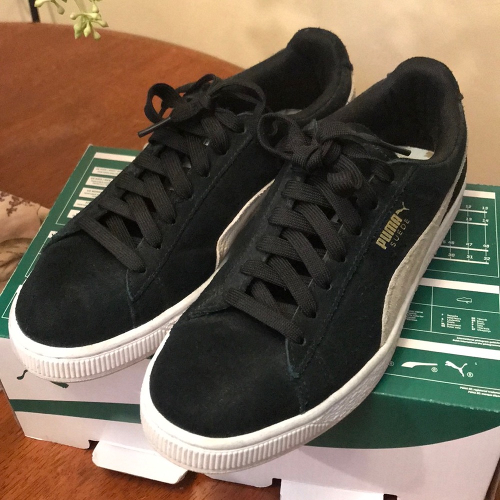 Puma black suede tennis shoes sz8